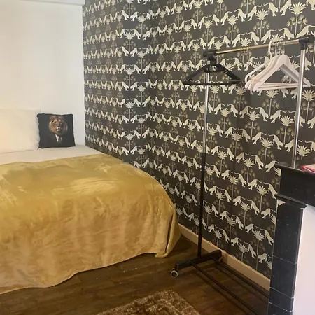 D Hôtes H 3* Lavelanet