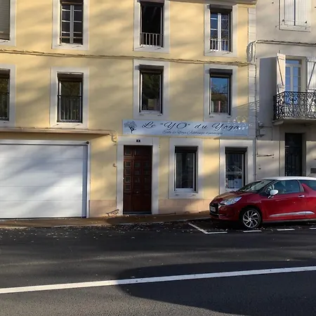 D Hotes H לינה וארוחת בוקר