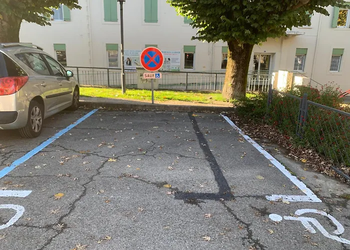 D Hotes H לינה וארוחת בוקר 3*