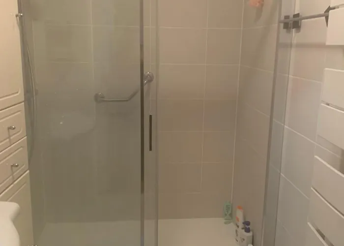 Bed and Breakfast D Hotes H