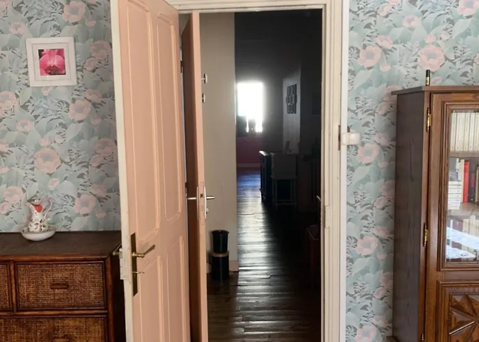 לינה וארוחת בוקר D Hotes H 3*